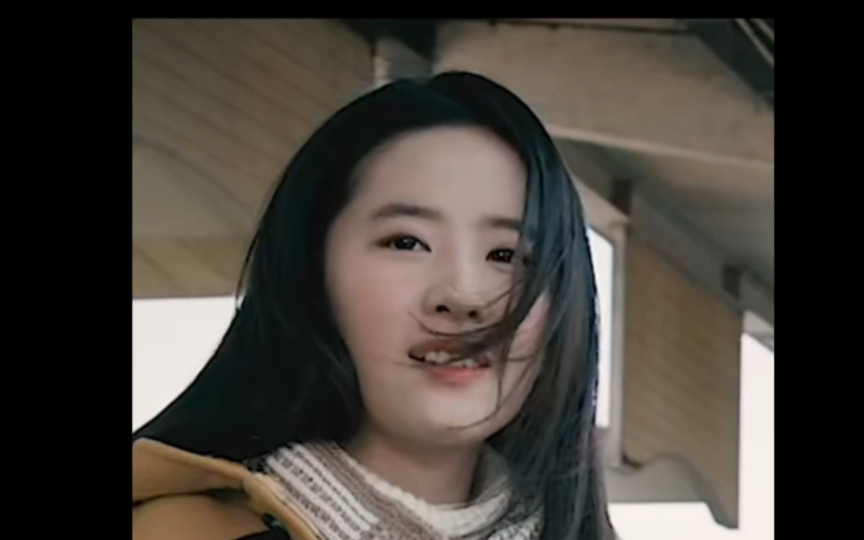 刘亦菲治愈式微笑