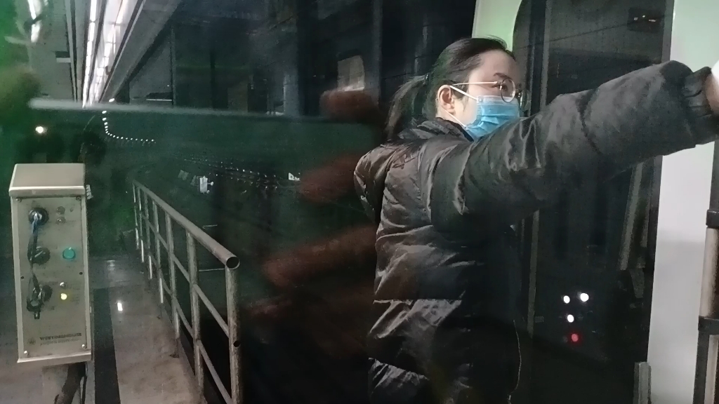 上海地铁女司机图片
