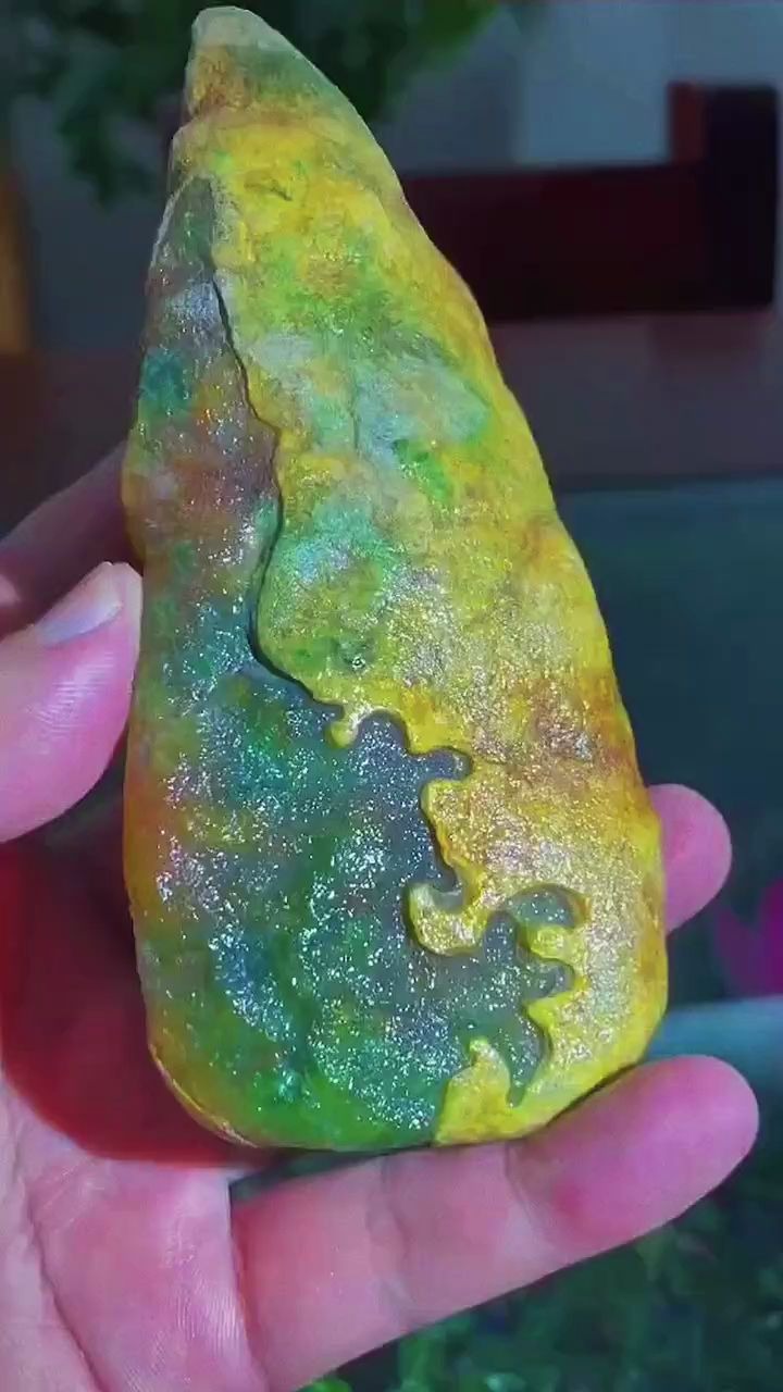 翡翠原石大马坎黄加绿