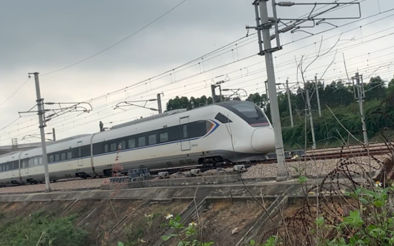 crh6a进湛江西站