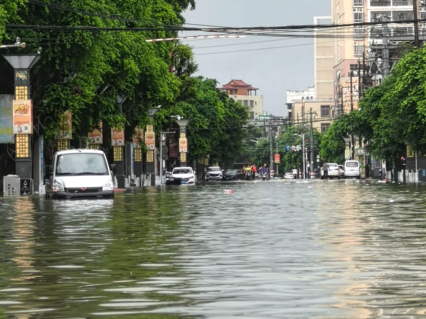 风雨同舟,危难面前,人民子弟兵与你携手同行(武警广西总队 孔凡泽、刘斌、刘俊晖;编辑:姚旺)哔哩哔哩bilibili