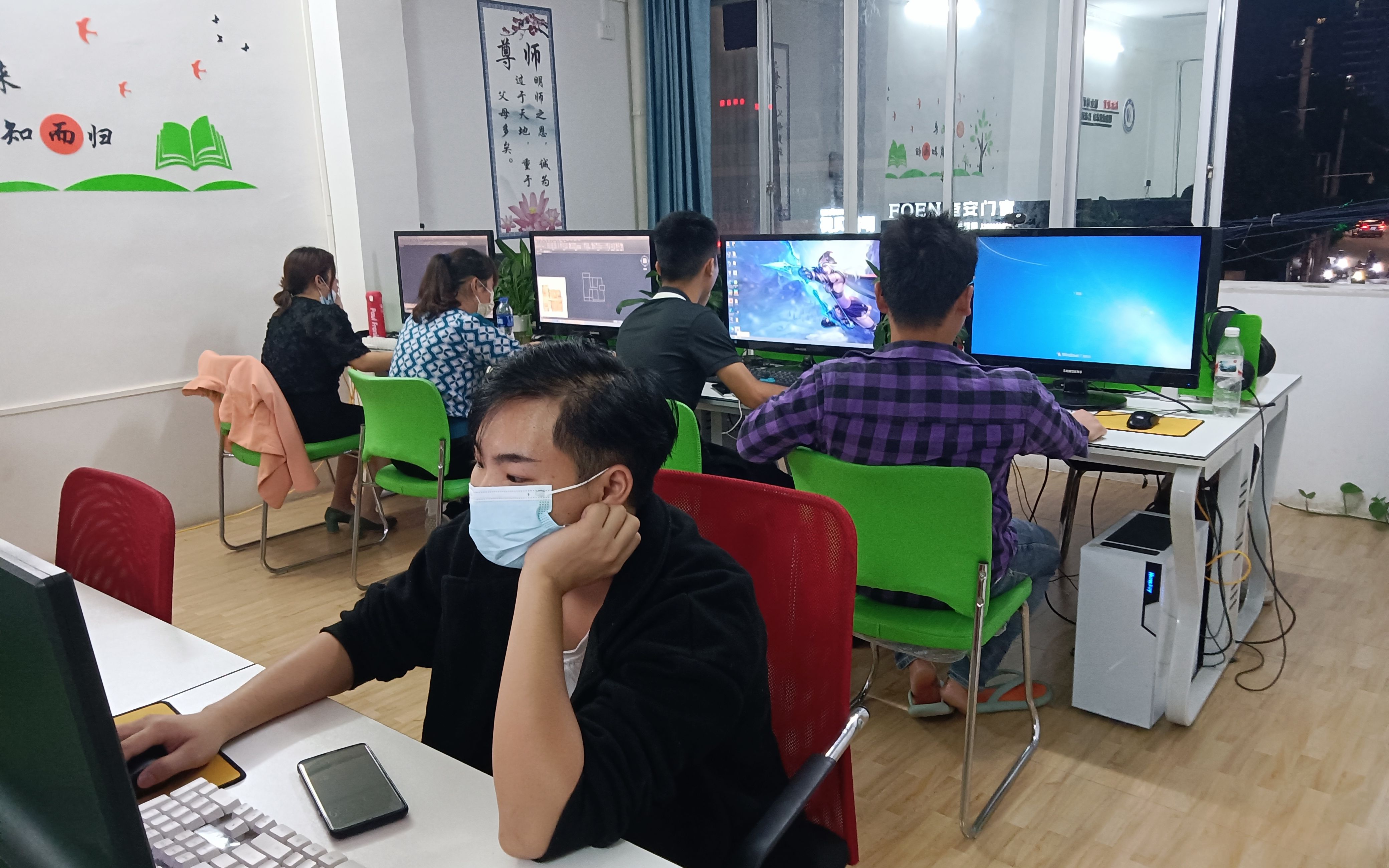 灵山科达电脑教育文秘办公会计实操考证室内设计网店运营视频剪辑