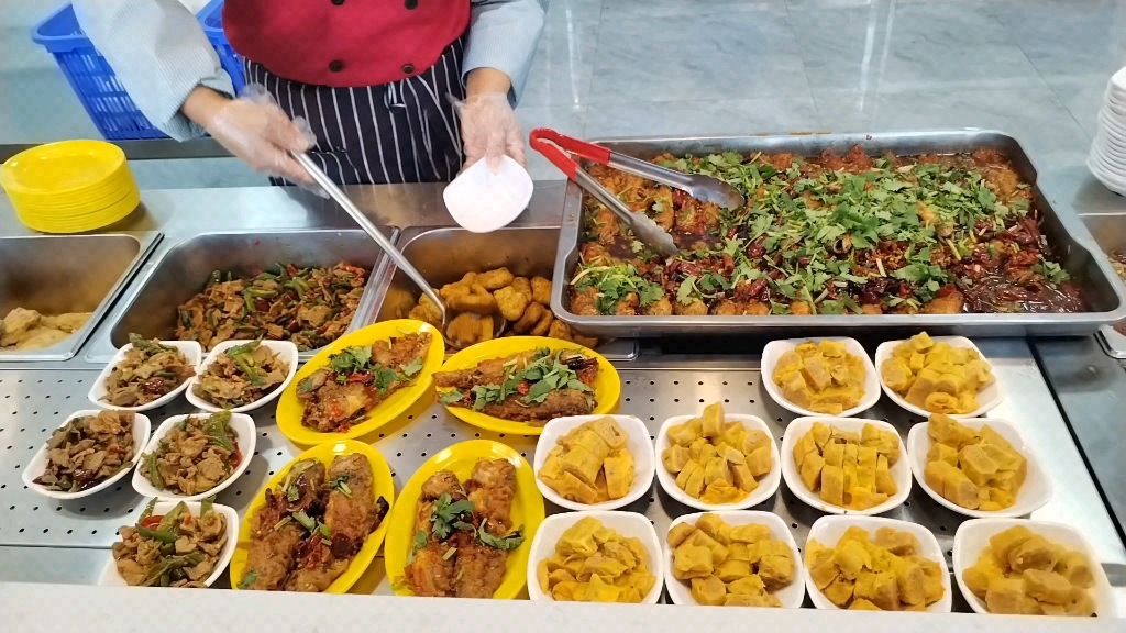 工厂食堂的伙食做一个幸福安静的美食家