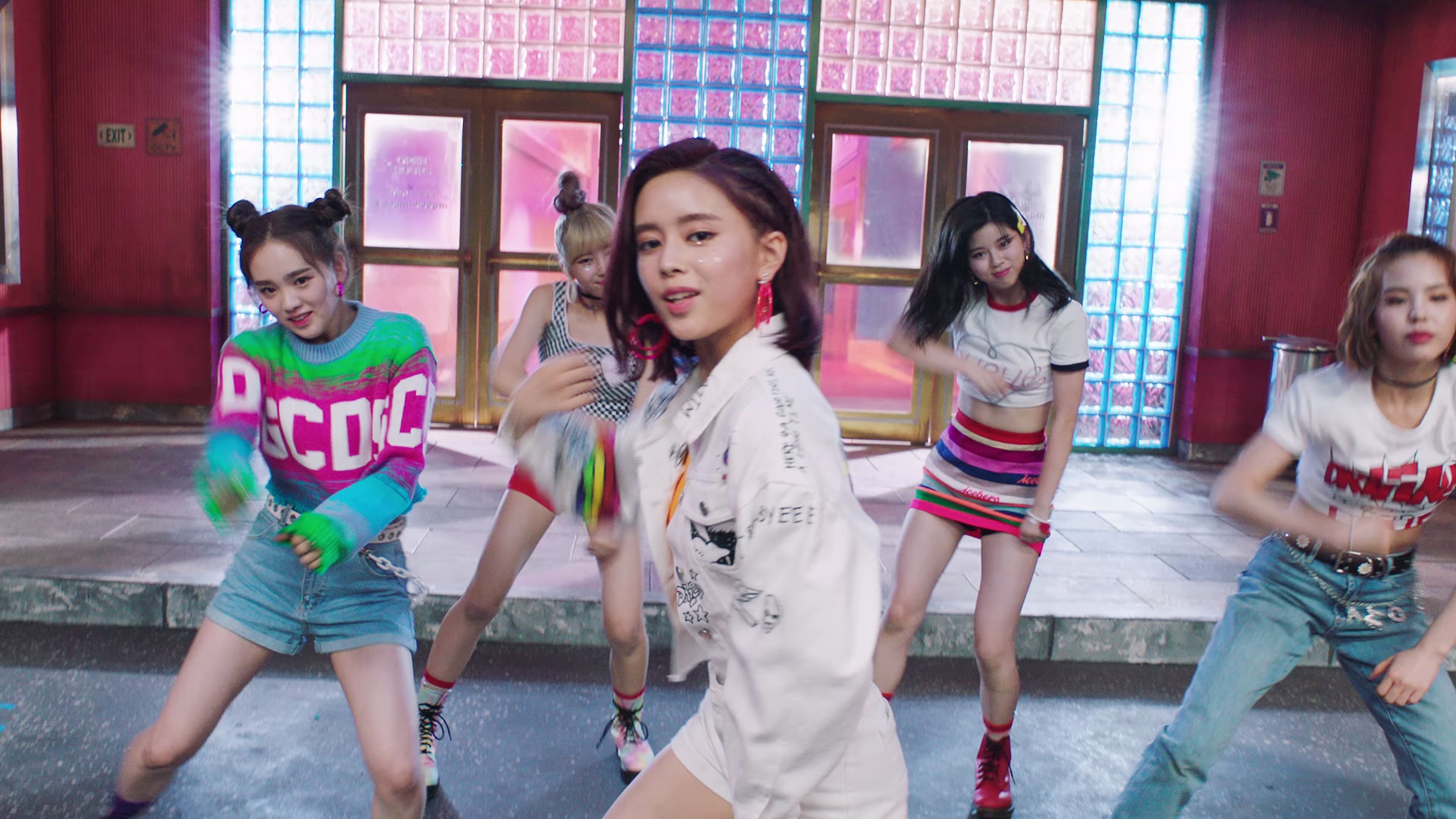 jyp日本新女团 niziu 数字专辑主打曲『make you happy』 官方mv