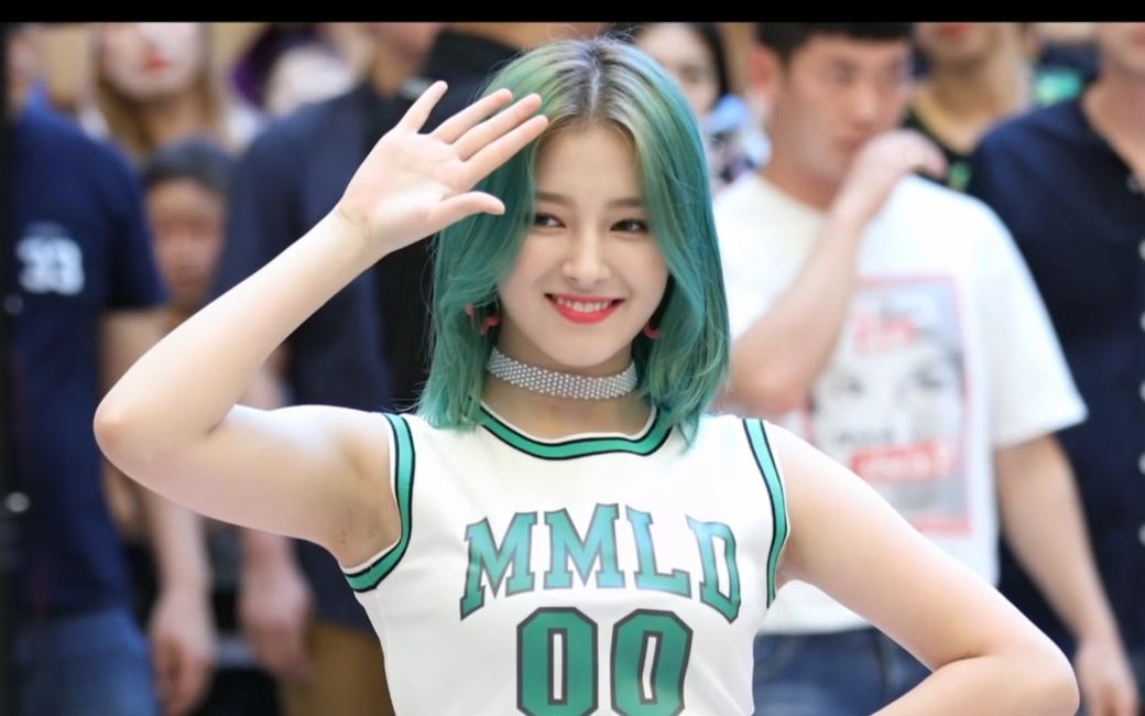 韩国女团momoland李承利nancy热舞