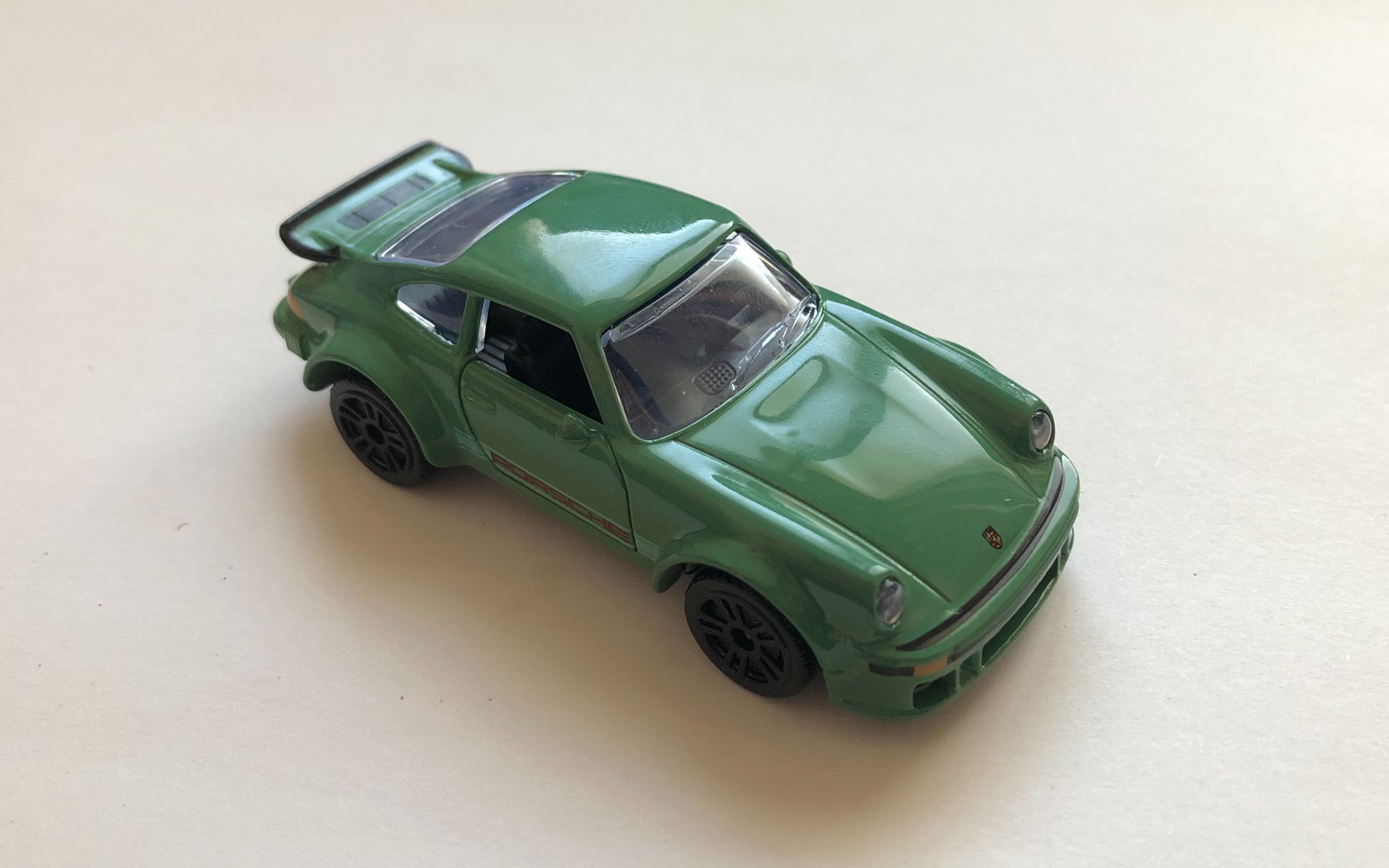 美捷轮保时捷934