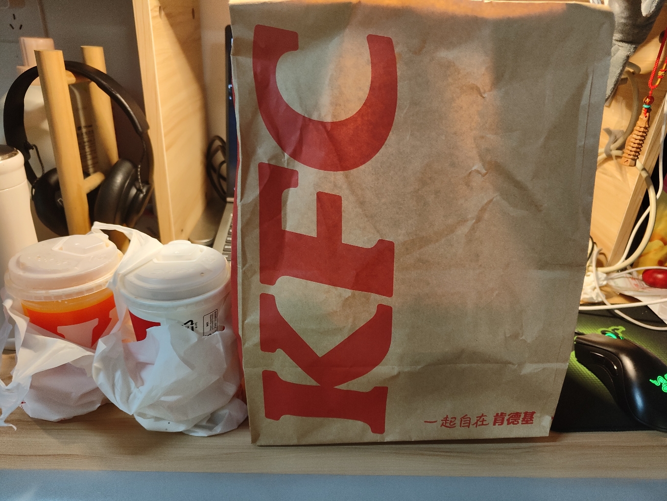 一个人吃完肯德基90多元的套餐是真的爽