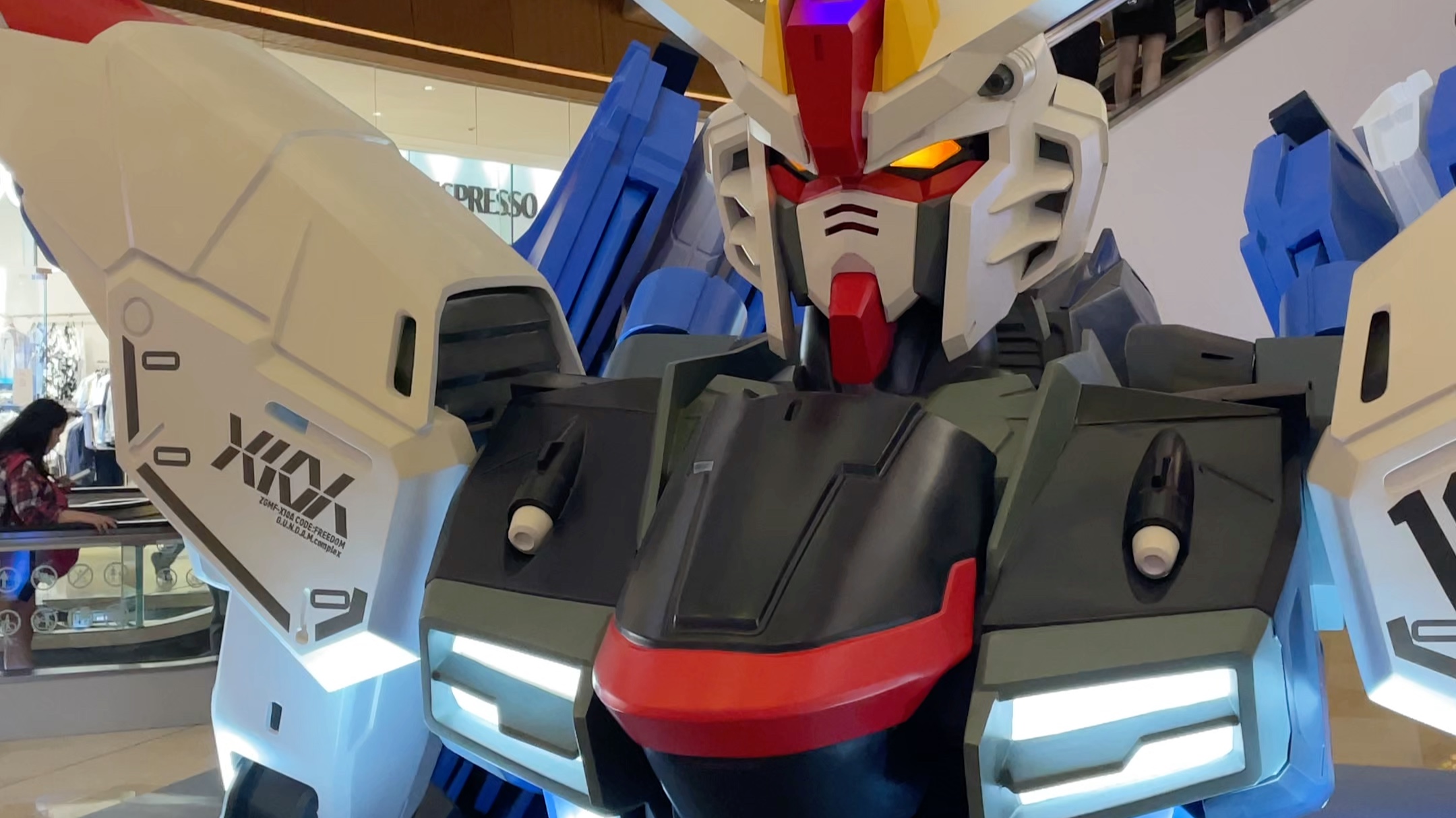 广州太古汇高达展 自由胸像