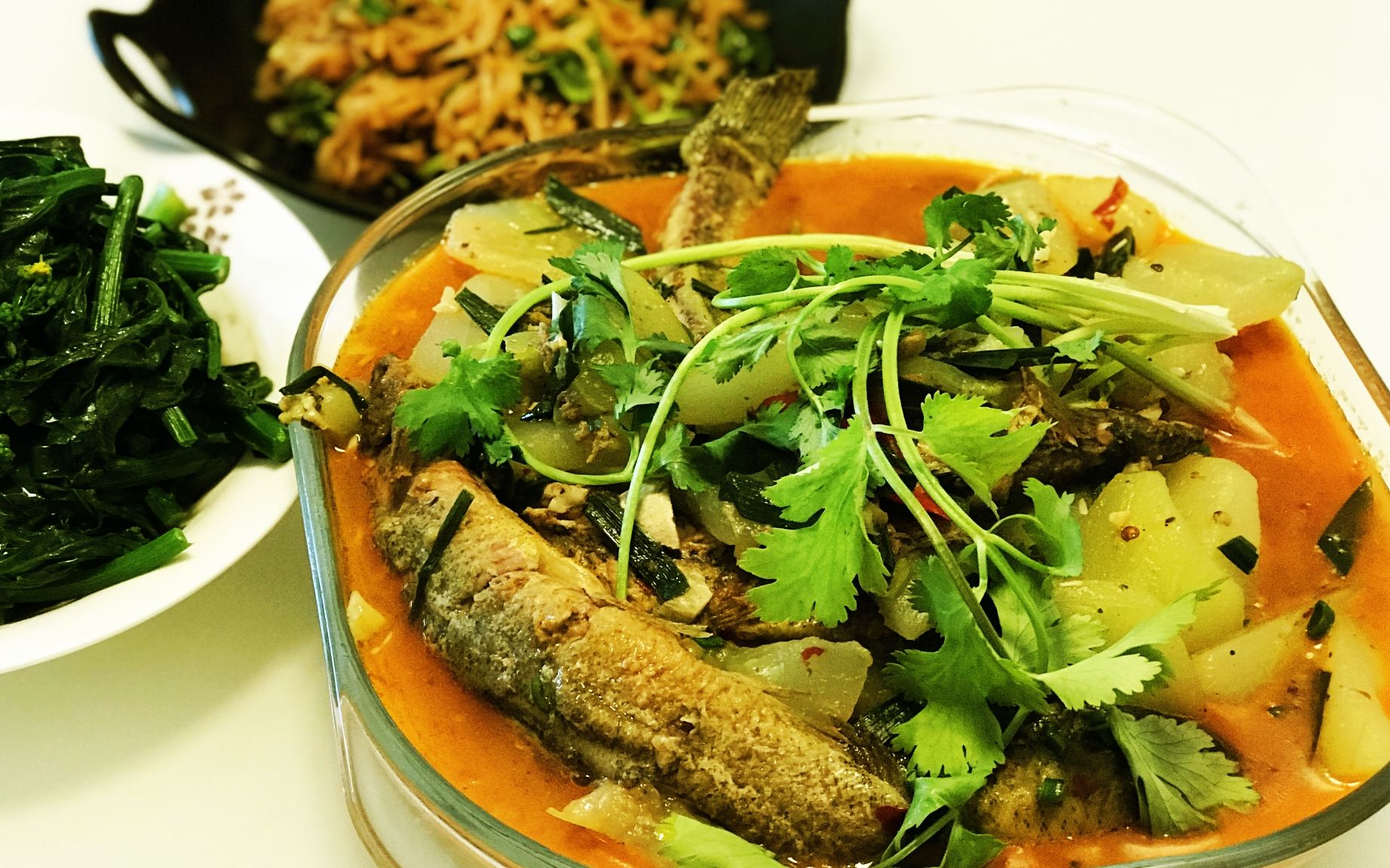 简单家常菜:泥鳅烧老黄瓜,泥鳅鲜嫩爽滑,老黄瓜软烂入味,入口即化