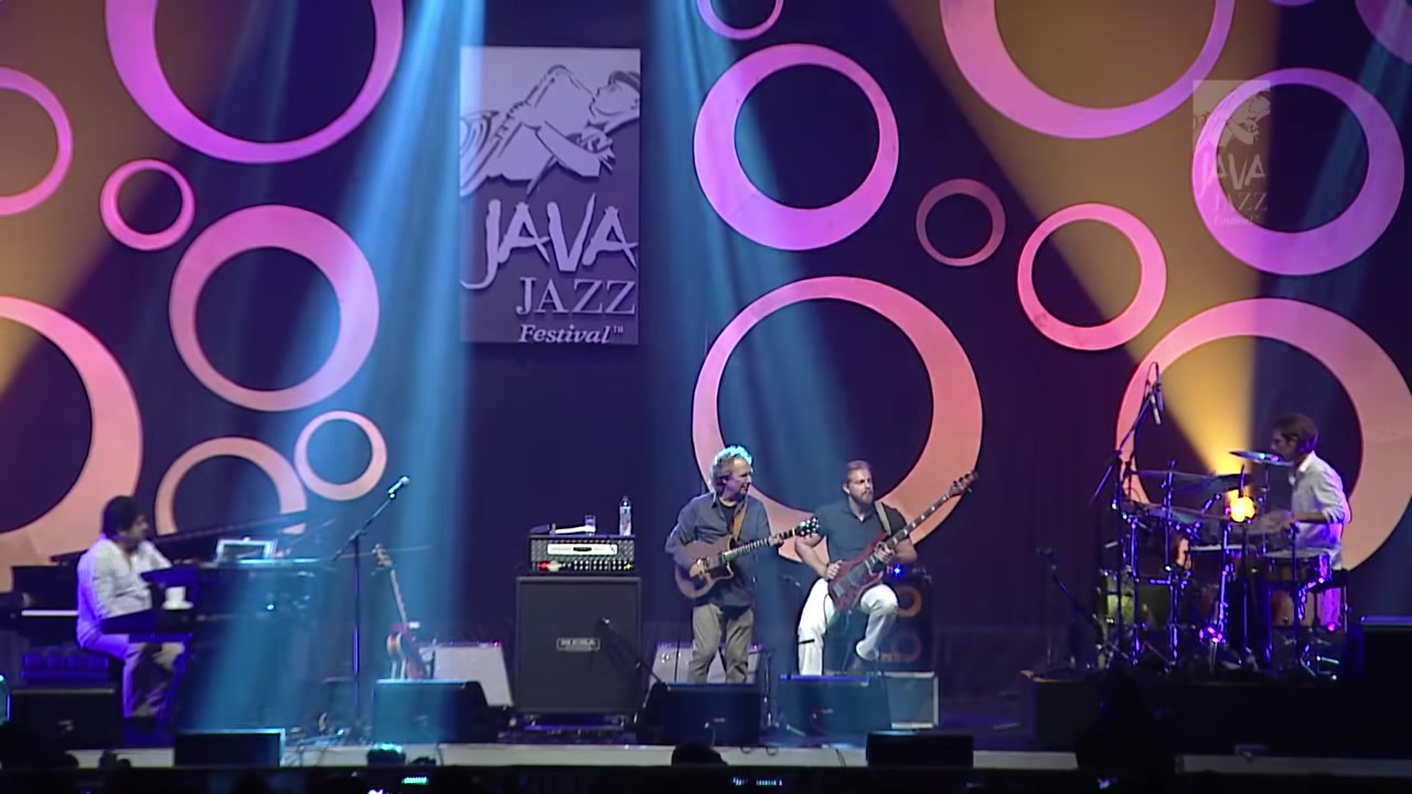 风中摇曳的JAZZ~JJF18 LEE RITENOUR Java Jazz festival 2018  YouTube哔哩哔哩bilibili