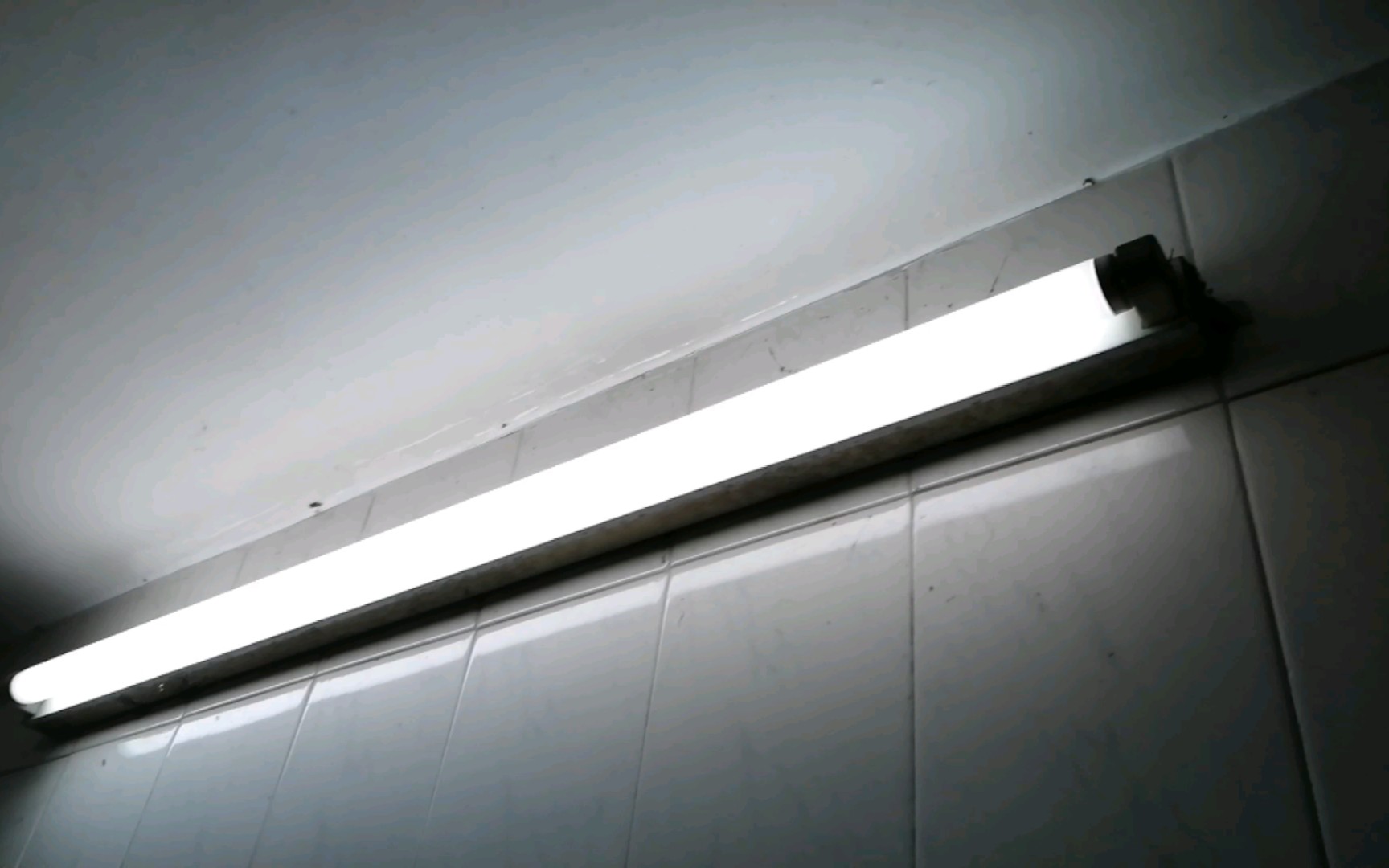 08年电工牌t12灯管无启辉器点亮