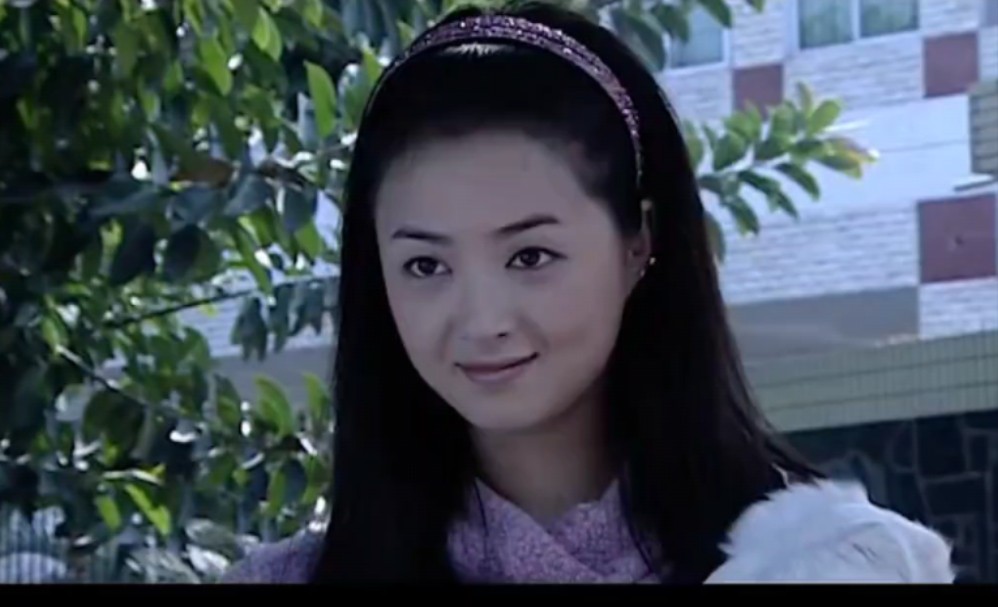 保姆狠心地将主人的小狗从楼顶扔下 #精典影视 #危情杜鹃 #蒋欣 #上