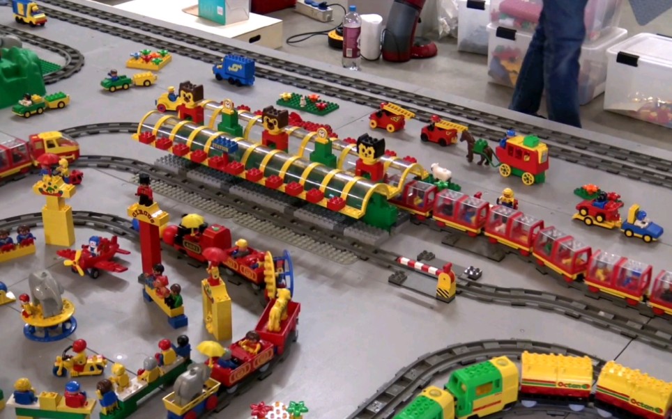 得宝 大颗粒 快来看超级震撼的绝版火车场景搭建视频 儿童玩具 积木