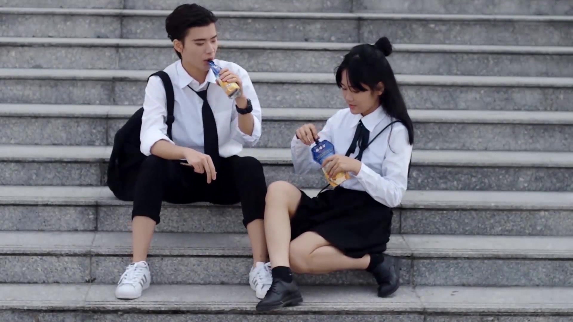 【微电影】《下课》——别忘记,有人爱着你 大学生原创微电影_哔哩