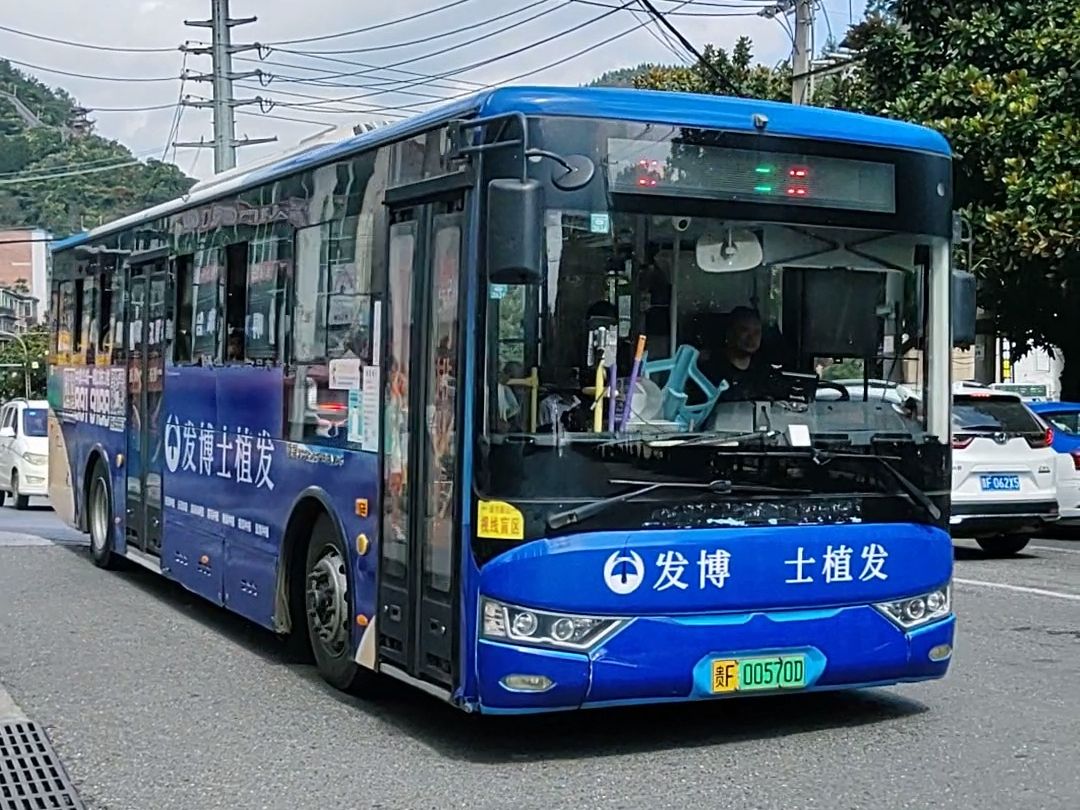 毕节公交1b路亚星公交车