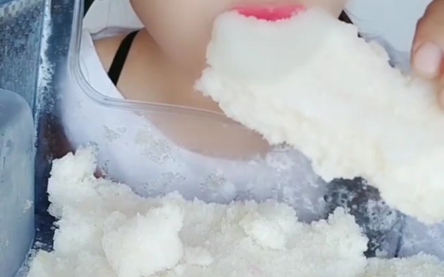 [图]爱吃的语儿求关注，雪花酥