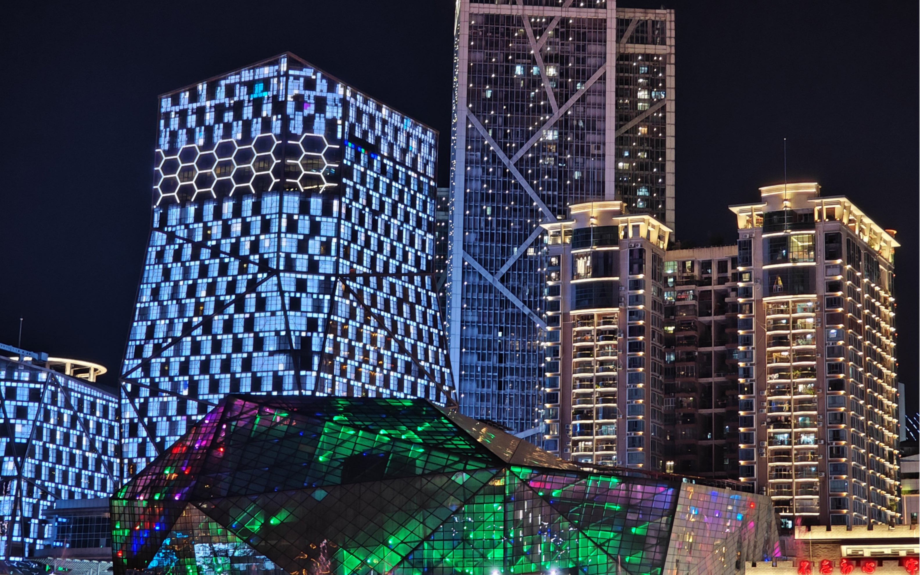 在柳州乘船观看夜景,使用小米13ultra测试夜拍效果