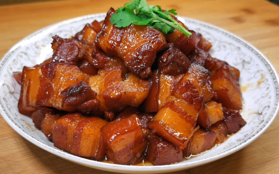 做红烧肉时,掌握这些小窍门,瘦肉不腥不柴,肥肉入口即化,真香