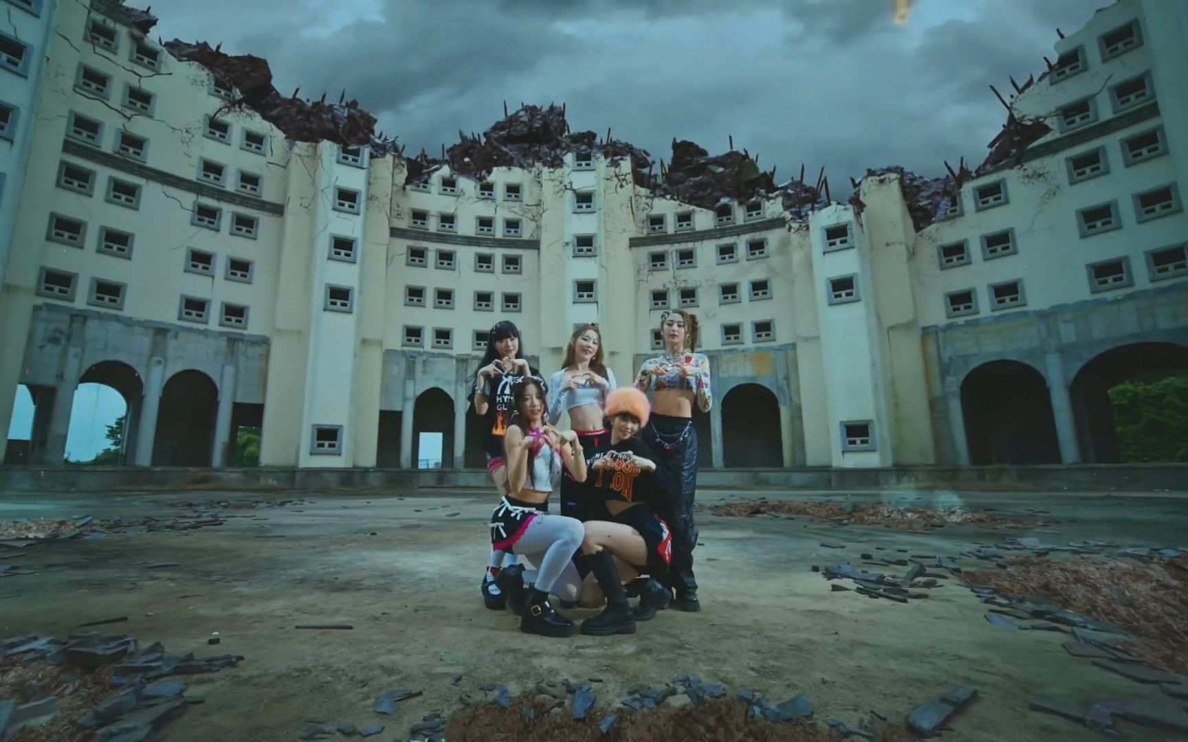 洗脑神曲有木有?le sserafim《antifragile》高清mv 中韩双字