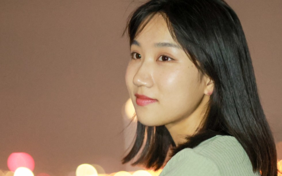 佳能r62,用35元的补光灯拍夜景人像,家人们看看成片怎么样?