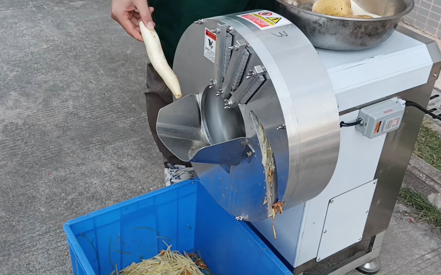 白萝卜切丝机 萝卜切丝的效果