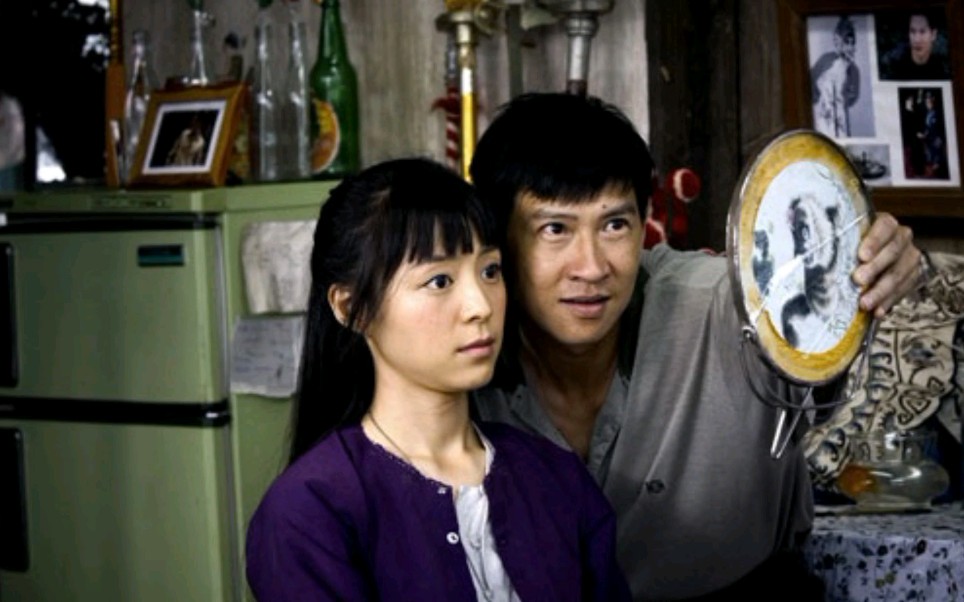 《红河》善良纯真的少女阿桃和市井小混混阿夏之间超越世俗的爱情