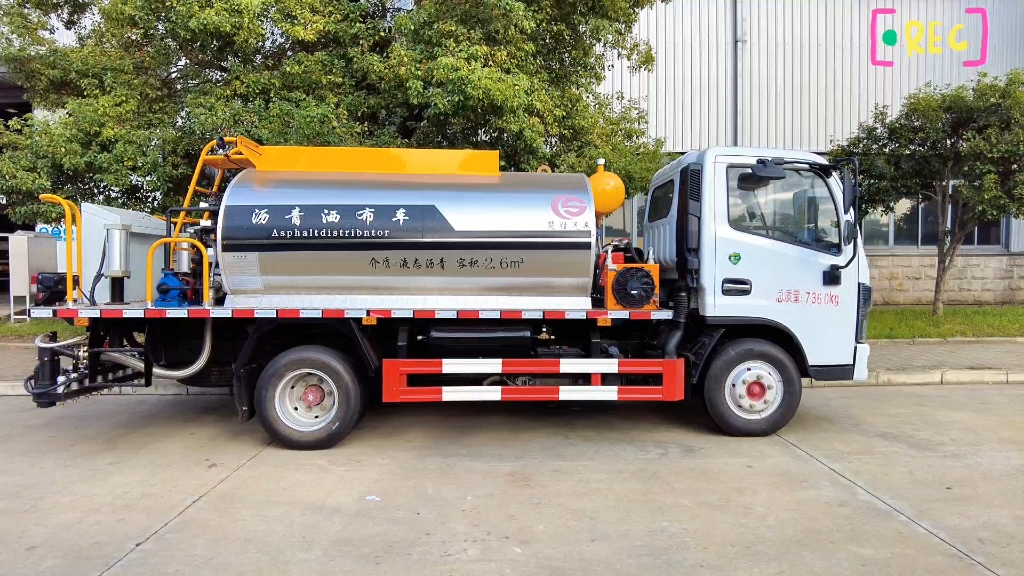 国六东风多利卡2.6方智能沥青洒布车