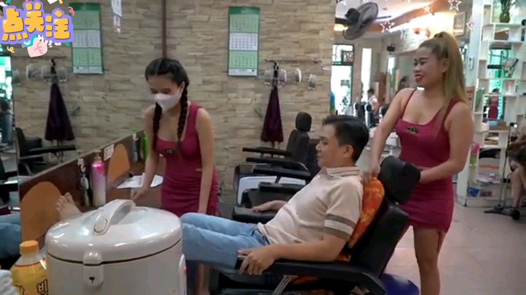 越南理发店刮脸剪鼻毛图片
