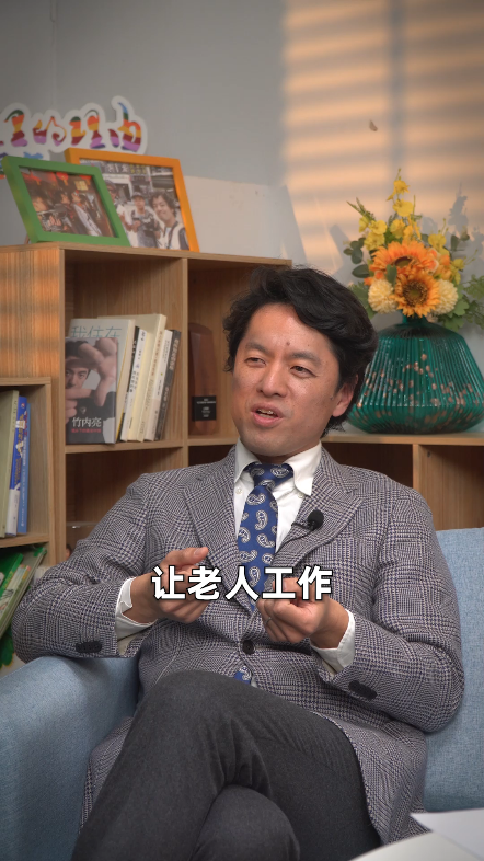 日本人退休后能拿多少钱?我给大家分享一下,这么多日本老年人打零工的理由.(但我说的不能代表789万人,我所知道的范围)哔哩哔哩bilibili