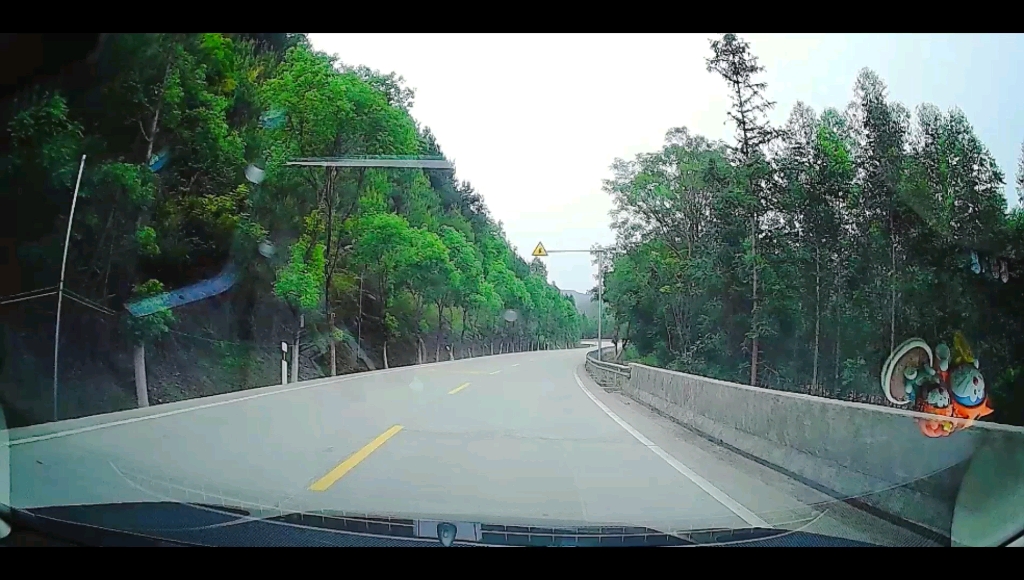 山路十八弯的国道