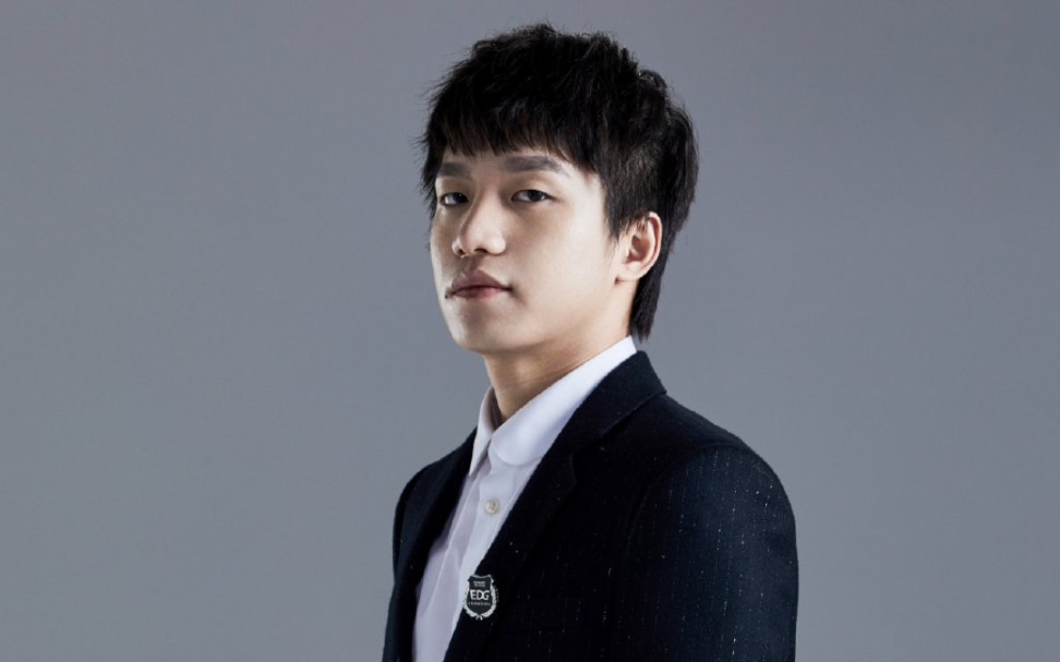 我说clearlove教练lpl最帅教练没人反对吧