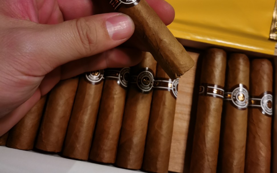 新到开箱一盒蒙特半皇冠 差点被睡了82%解释交流后才改回来…不容易