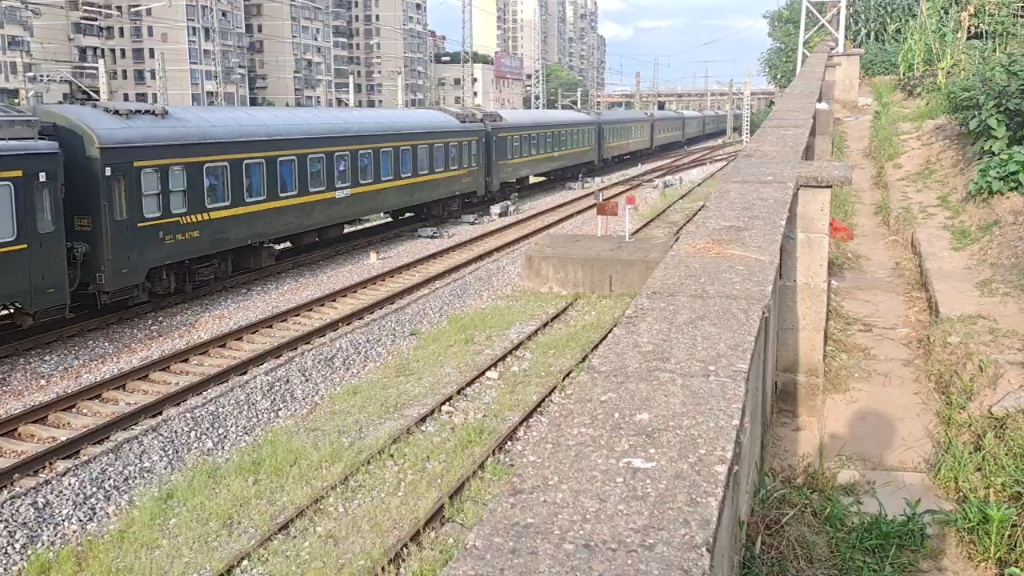 t212次列车(广州/深圳东—上海南)进鹰潭站