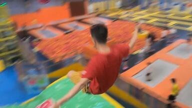 【<em class="keyword">蹦床</em>vlog】他 曾 经 活 过 丨上海浦东新区极限<em class="keyword">JUMP蹦床</em>馆探馆丨体验跳楼丨成功&不成功？