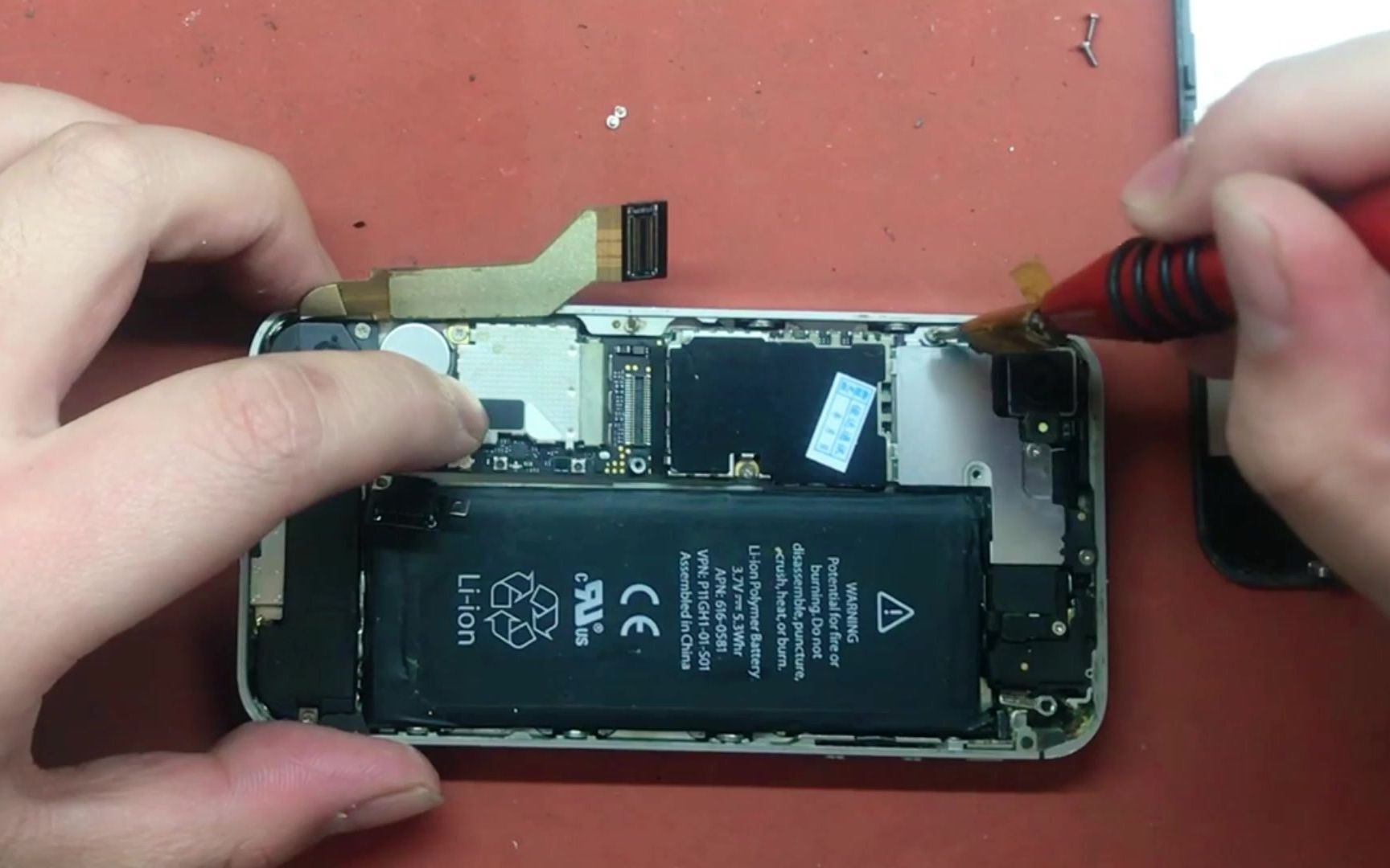 经典iphone4手机,粉丝邮寄维修电源键,师傅:这是情怀
