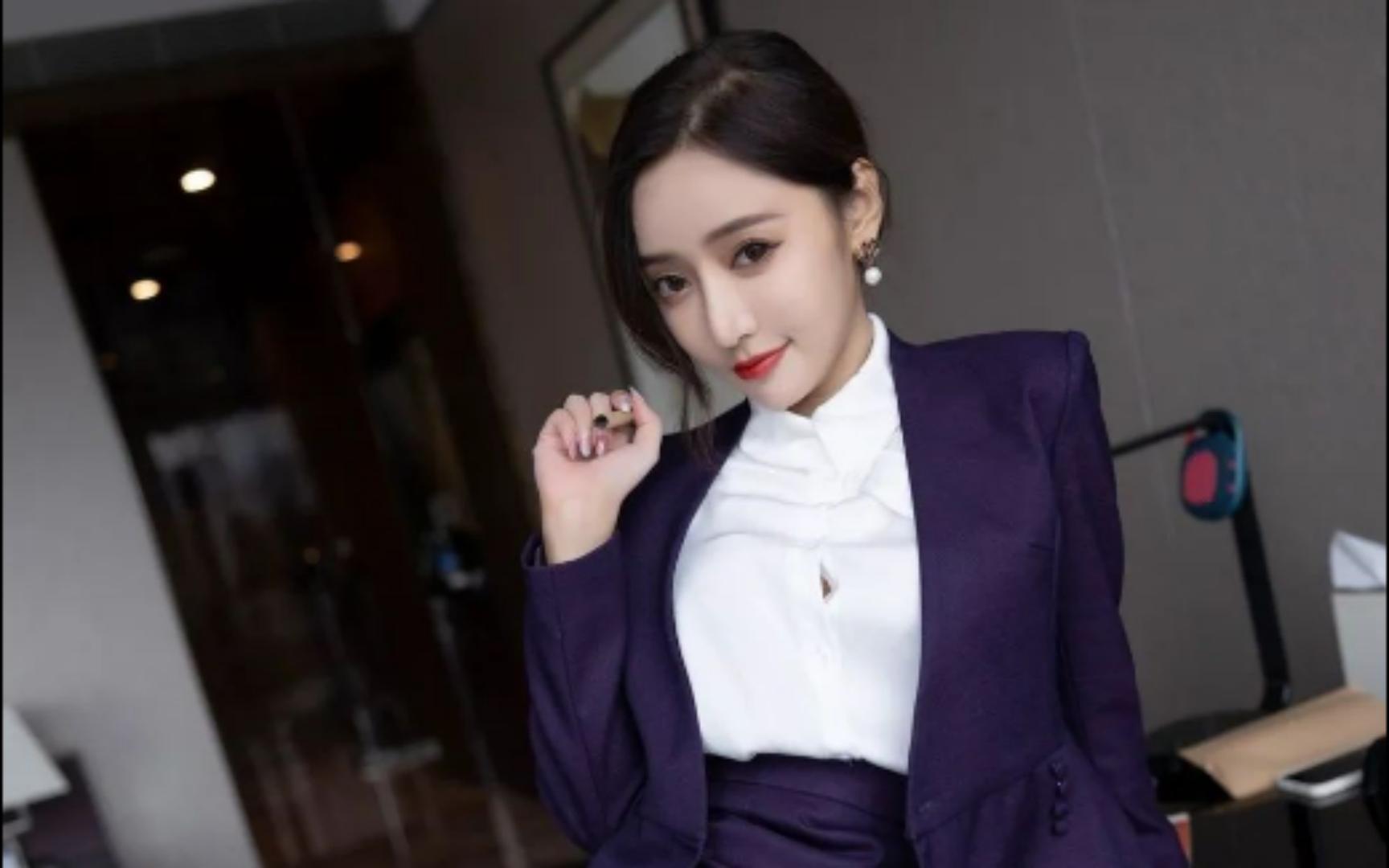 性感女神王馨瑶yanni黑丝职业装ol系列写真