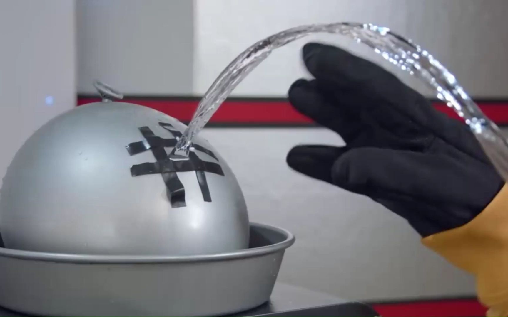 神奇的"层流现象",流动的液体跟没动一样!,有趣的一幕发生了