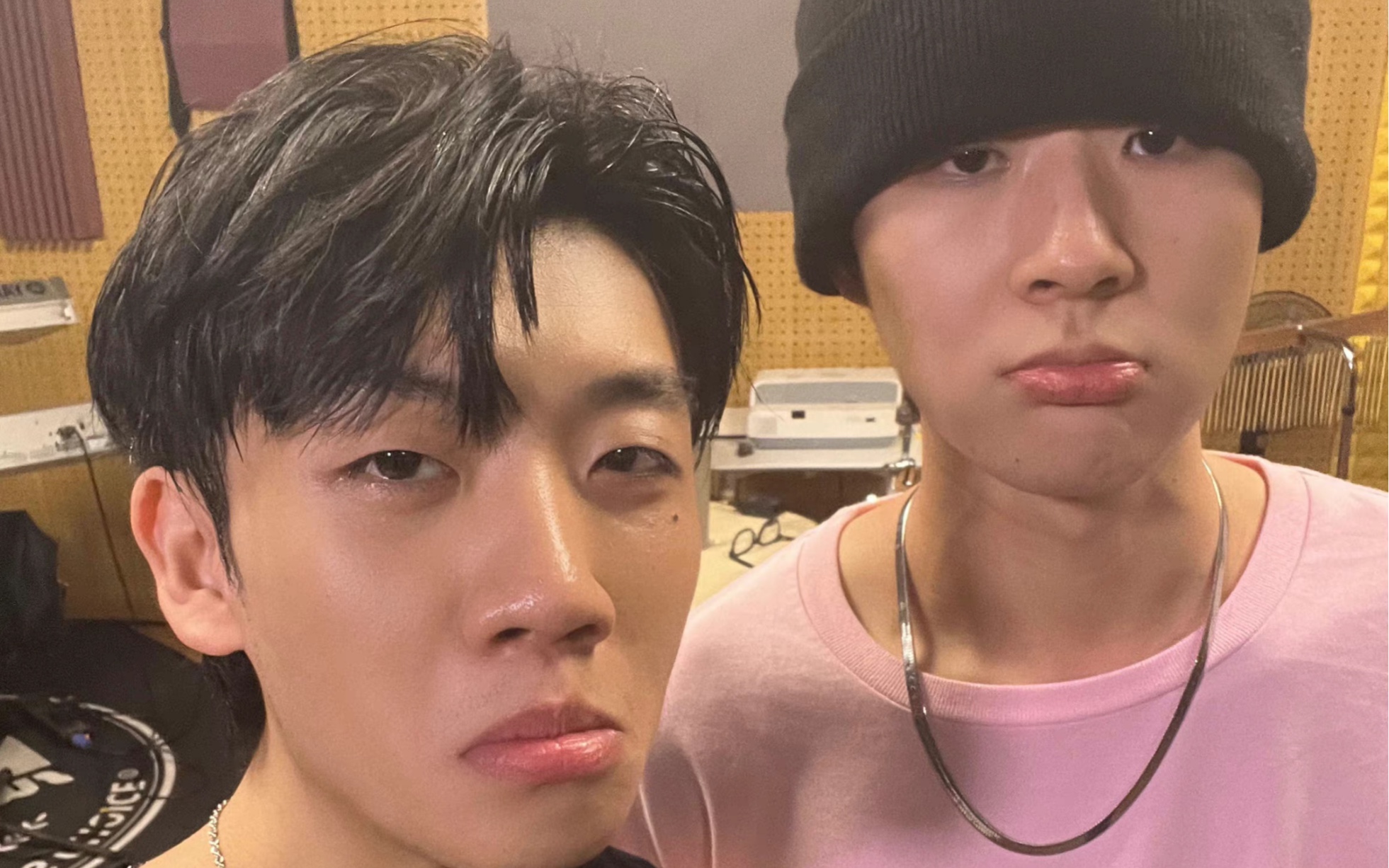 杨和苏8.18抖音直播 早安出镜cut 那个吃香蕉的男人出现咯