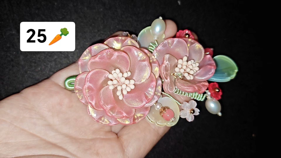 是金粉色的琉璃赤丹花发簪