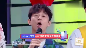 Descargar video: 丁程鑫高考结束回归，小嘴抹了蜜一般甜，哄得何炅好喜欢！