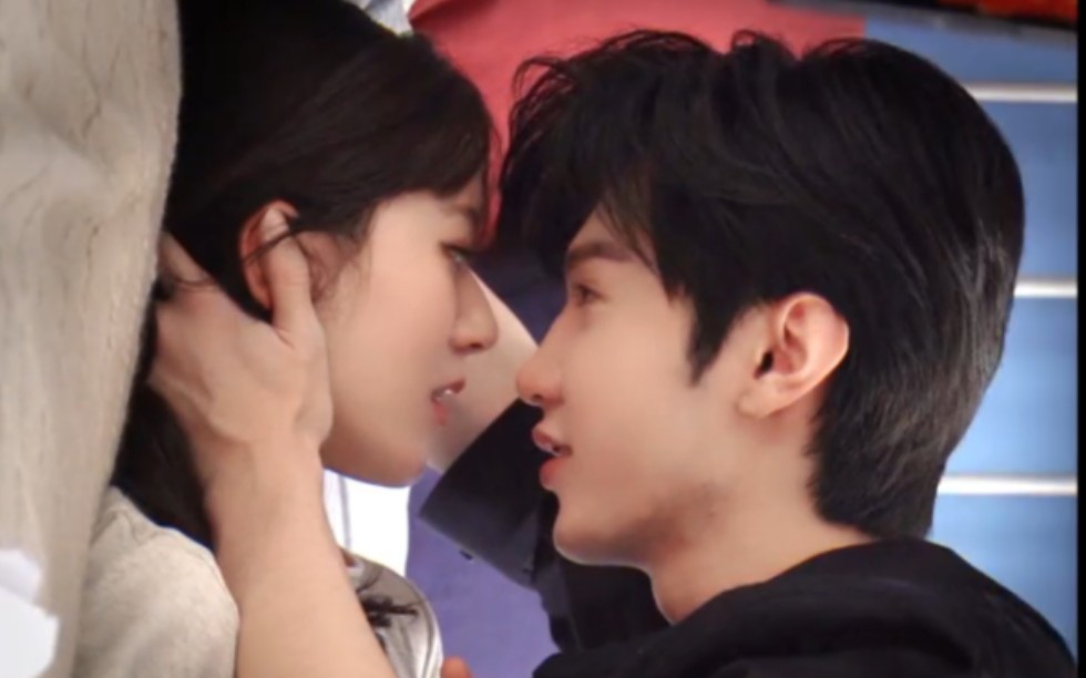 《偷偷藏不住》床咚花絮,赵露思说陈哲远"不行"陈