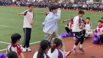 【陈浚铭运动会开幕式街舞帅的好突出】