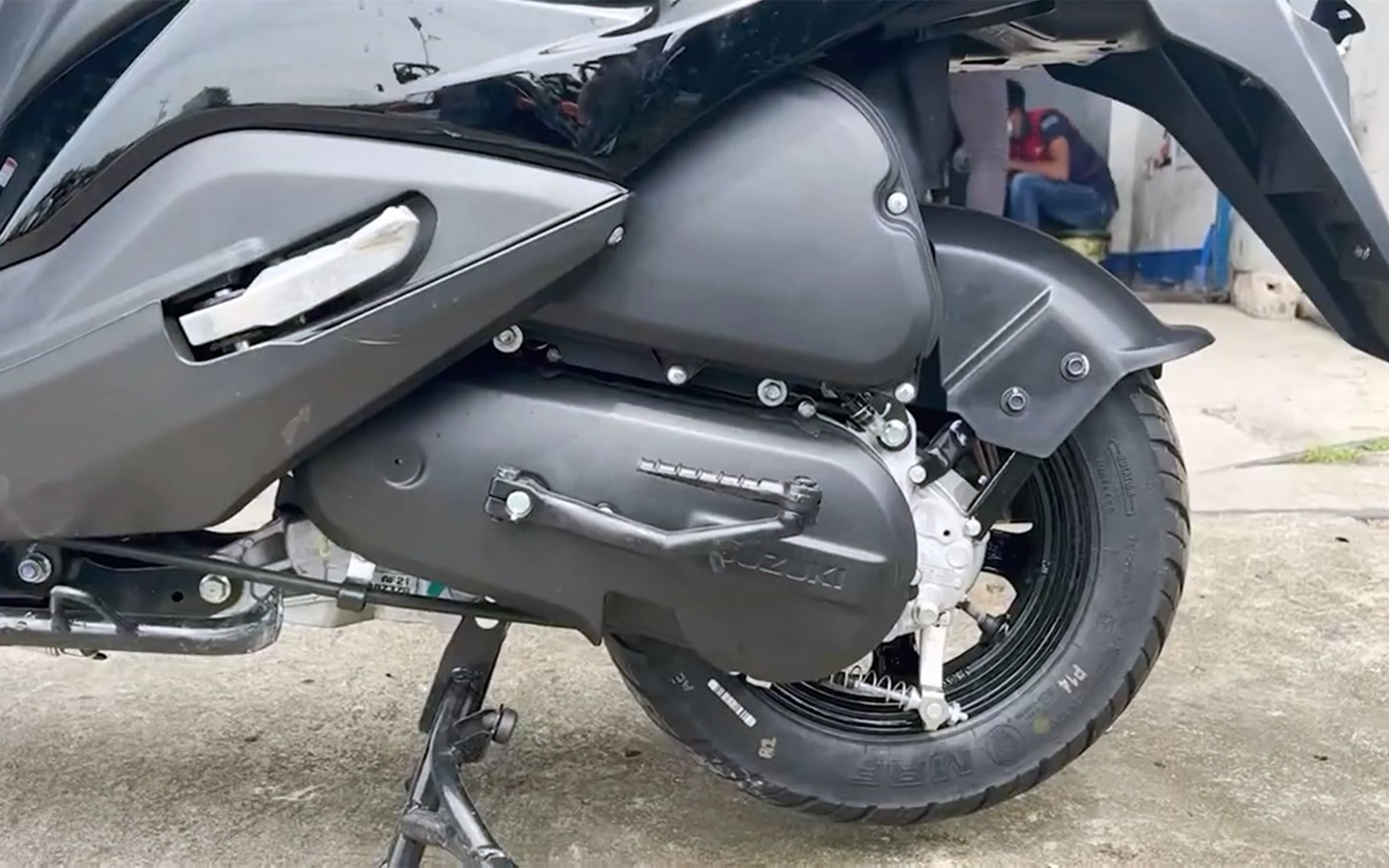 2023铃木汉堡人125踏板车,配cbs,油耗1.9,满油能跑250公里