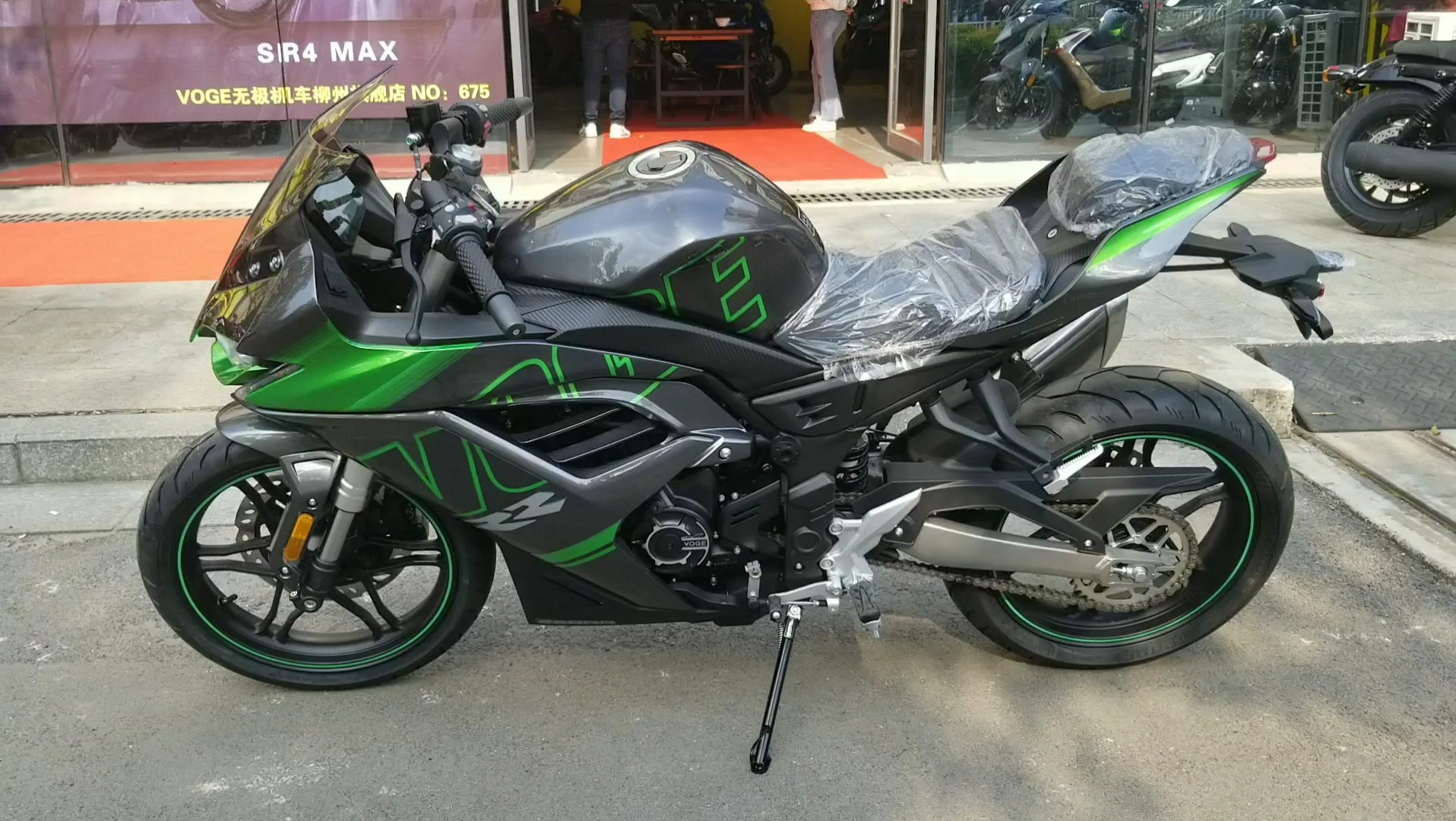 沙夏试驾:隆鑫无极250rr,是一台实力很强的车