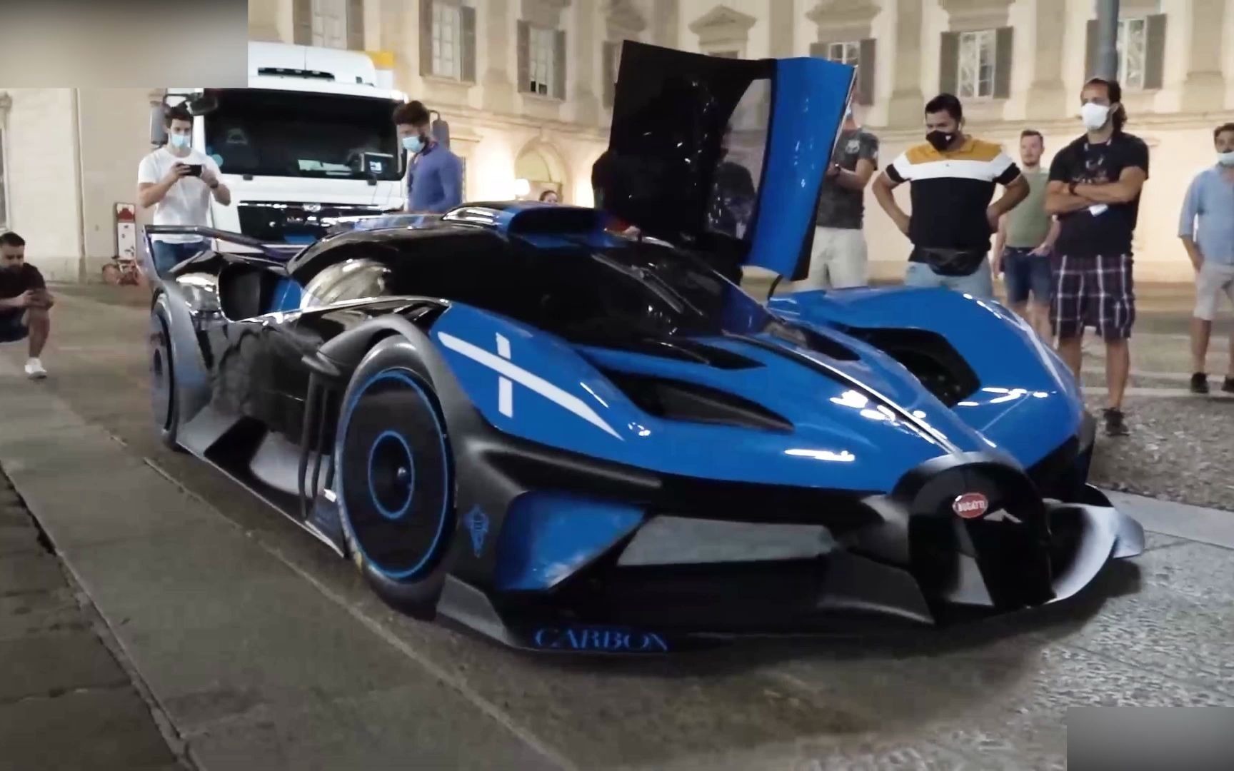 新布加迪玻利疯狂冷启动声音 & 装入卡车 | 1850马力 w16与直管