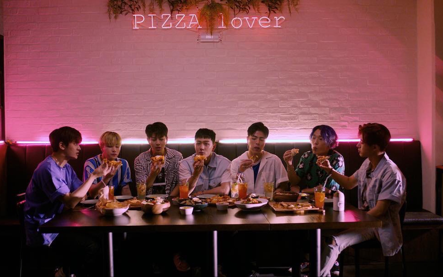 【ikon】【金三角】视频博主韩彬镜头下被大哥制服得翻不了身的金兔子