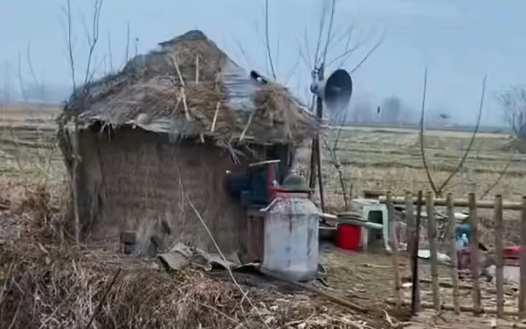 震惊!小融每天宅在茅草屋,竟然是因为在做这种事!!哔哩哔哩bilibili