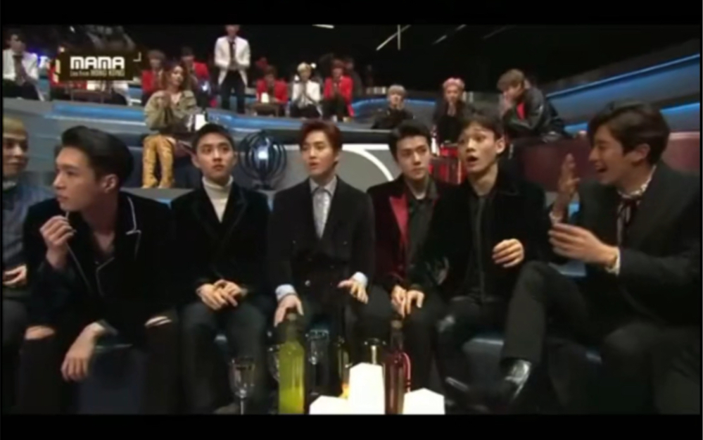 边伯贤:我在厕所听到exo领奖