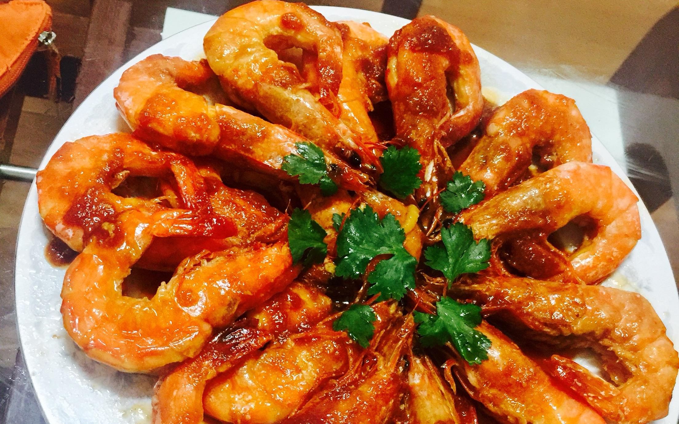 大虾最好吃的做法-晚饭给老公做了家庭版的油焖虾 味道不错啦_哔哩