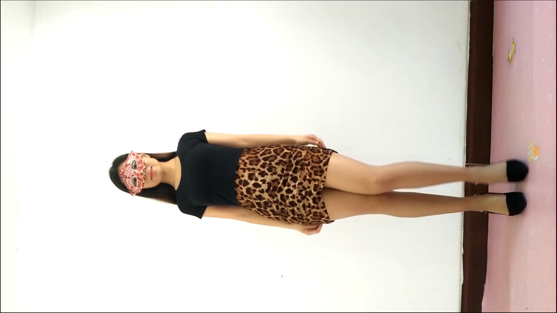 冰冰短裙广场舞《远走高飞》